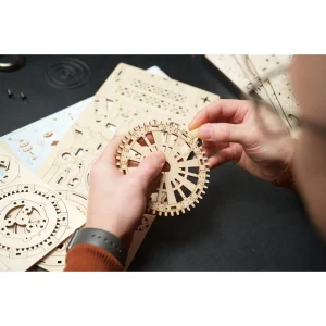 Alternative view of UGears Namizna ura s tourbillonom